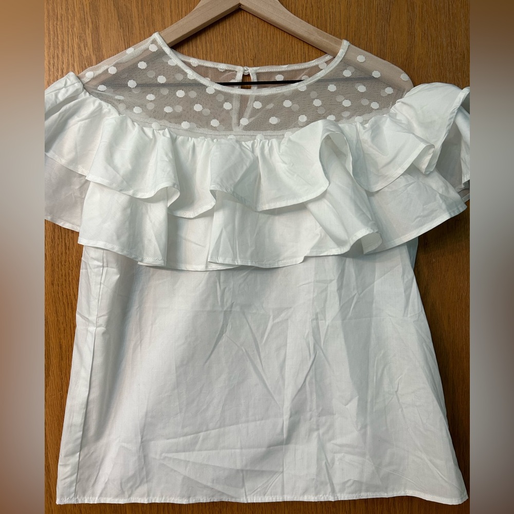 White Polka Dot Blouse Swiss dot S/M
Ruffle shoulder exaggerated ruffle top